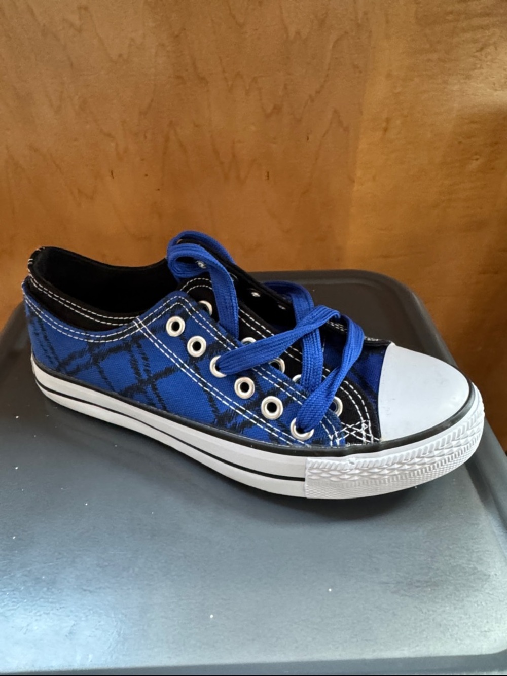 Converse Style Blue Canvas Low-Top Sneakers with Black Accents and White Toe